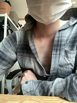 Snapshot of Alexkimsumin chatting on 05-16-26, 04:33 Alexkimsumin online show from 05-16-26, 04:33