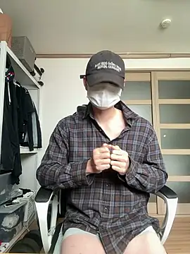 Snapshot of Alexkimsumin chatting on 04-19-26, 03:51 Alexkimsumin online show from 04-19-26, 03:51