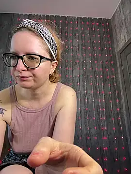 coy girl  online show from 04-02-26, 12:12