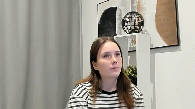 GenevieNyreen online show from 01-15-26, 07:23