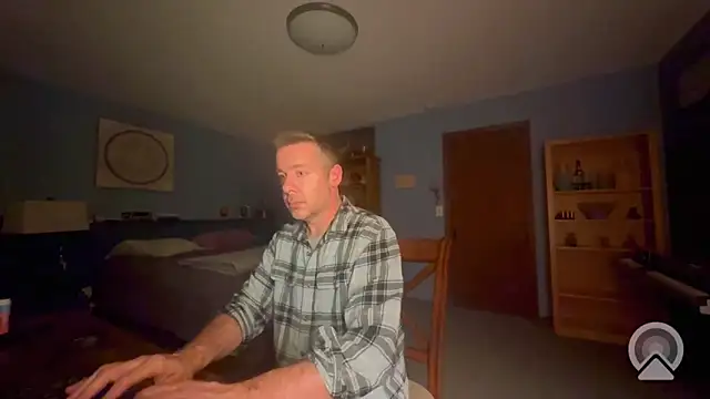 chrisw8140 online show from 05-15-26, 03:48