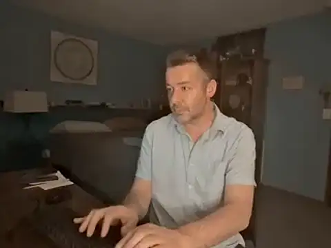 chrisw8140 online show from 05-19-26, 01:21