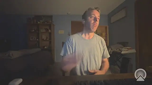 Snapshot of chrisw8140 chatting on 07-09-26, 06:03 chrisw8140 online show from 07-09-26, 06:03