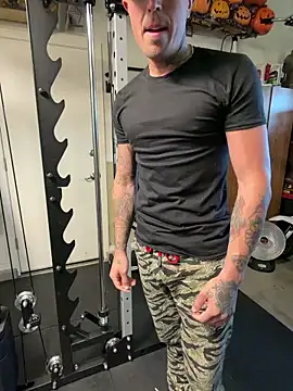 Snapshot of brngitdwn chatting on 04-11-26, 02:32 brngitdwn online show from 04-11-26, 02:32