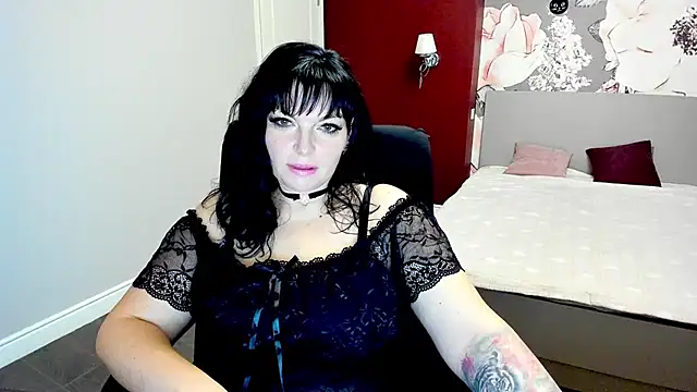 Victoria booth online show from 02-18-26, 01:29