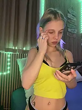 Snapshot of bellezza0 chatting on 02-09-26, 07:01 bellezza0 online show from 02-09-26, 07:01