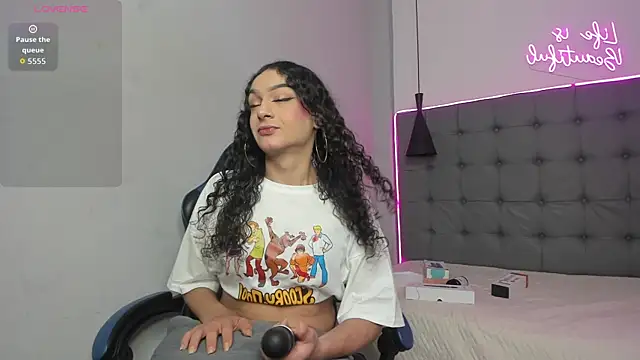 scarletcherry18 online show from 04-14-26, 03:55