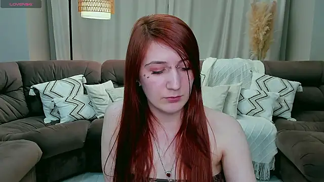 Snapshot of Polly_Sweet chatting on 02-07-26, 06:49 Polly Sweet online show from 02-07-26, 06:49