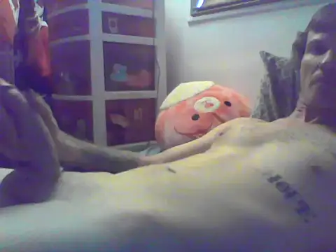 Snapshot of HungandHynotic chatting on 02-13-26, 03:01 HungandHynotic online show from 02-13-26, 03:01