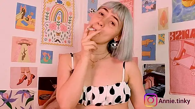 Snapshot of annieTinky0 chatting on 02-17-26, 12:19 annieTinky0 online show from 02-17-26, 12:19