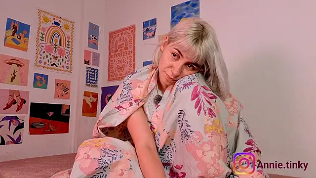 Snapshot of annieTinky0 chatting on 02-24-26, 12:33 annieTinky0 online show from 02-24-26, 12:33