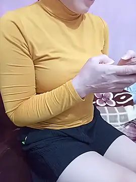 Snapshot of Phoebe-e chatting on 02-05-26, 01:40 Phoebe-e online show from 02-05-26, 01:40