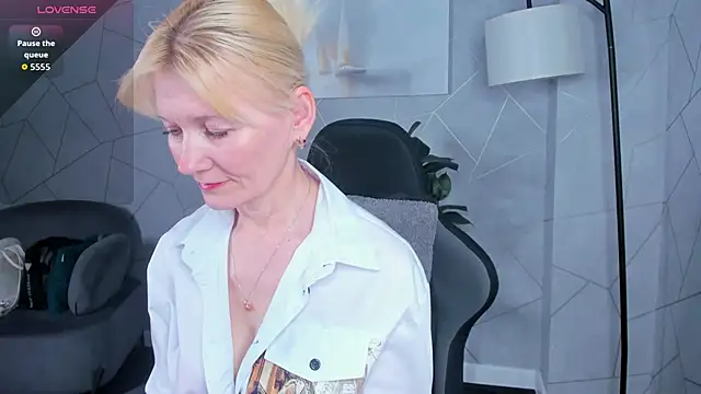 Julie Lucas online show from 05-28-26, 12:07