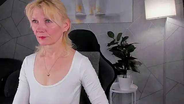 Julie Lucas online show from 05-21-26, 12:19