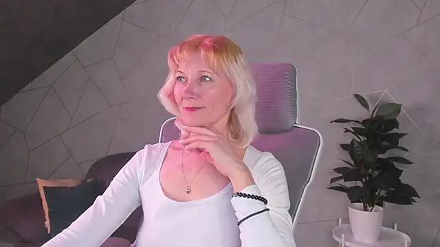 Julie Lucas online show from 03-28-26, 08:59