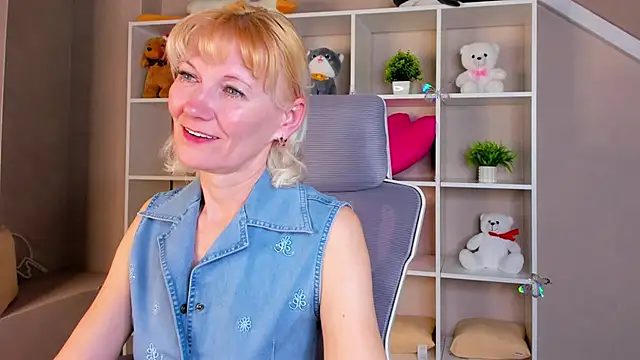 Julie Lucas online show from 04-07-26, 12:34