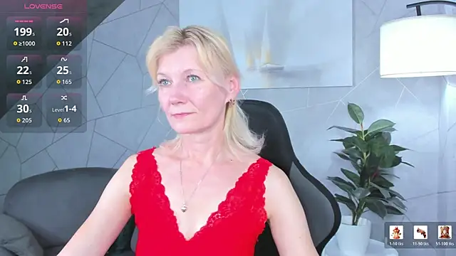 Snapshot of Julie_Lucas chatting on 06-10-26, 12:01 Julie Lucas online show from 06-10-26, 12:01
