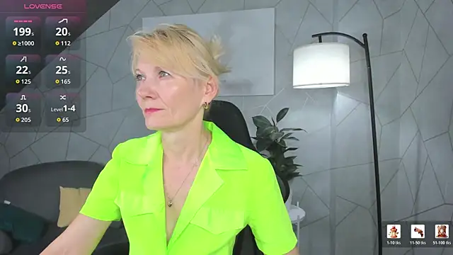Snapshot of Julie_Lucas chatting on 06-10-26, 11:50 Julie Lucas online show from 06-10-26, 11:50