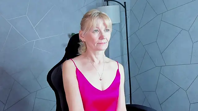 Julie Lucas online show from 05-18-26, 12:00
