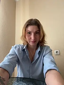 Snapshot of _Crystal_2 chatting on 02-19-26, 01:41 Crystal 2 online show from 02-19-26, 01:41