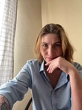 Snapshot of _Crystal_2 chatting on 02-04-26, 09:04 Crystal 2 online show from 02-04-26, 09:04