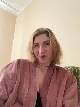 Snapshot of _Crystal_2 chatting on 01-14-26, 06:39 Crystal 2 online show from 01-14-26, 06:39