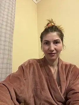 Snapshot of _Crystal_2 chatting on 02-08-26, 03:32 Crystal 2 online show from 02-08-26, 03:32