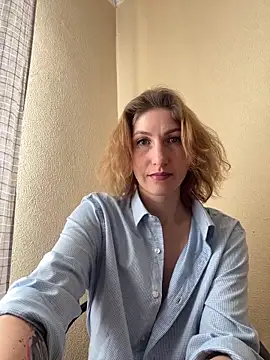 Snapshot of _Crystal_2 chatting on 02-10-26, 09:30 Crystal 2 online show from 02-10-26, 09:30