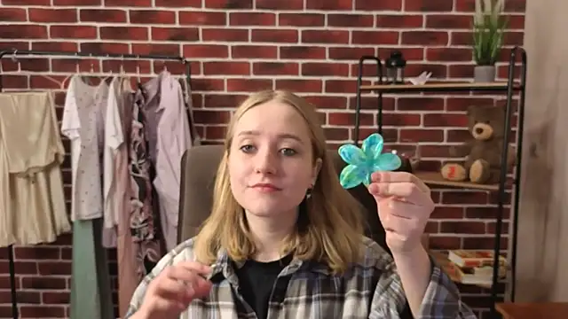 DonnaCole online show from 05-18-26, 10:42
