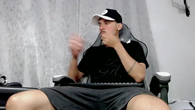 Snapshot of Yankees_xxx chatting on 06-12-26, 02:59 Yankees xxx online show from 06-12-26, 02:59
