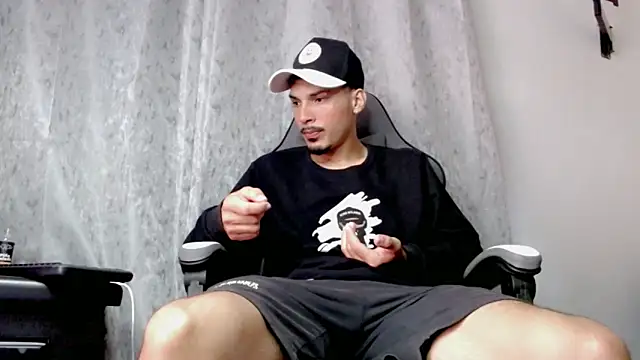 Snapshot of Yankees_xxx chatting on 06-11-26, 03:42 Yankees xxx online show from 06-11-26, 03:42