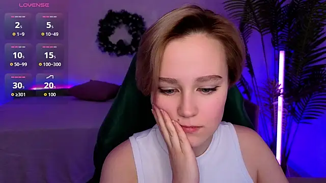 Snapshot of Ellie_Heavenly chatting on 01-18-26, 08:29 Ellie Heavenly online show from 01-18-26, 08:29