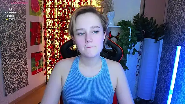 Snapshot of Ellie_Heavenly chatting on 02-28-26, 08:36 Ellie Heavenly online show from 02-28-26, 08:36