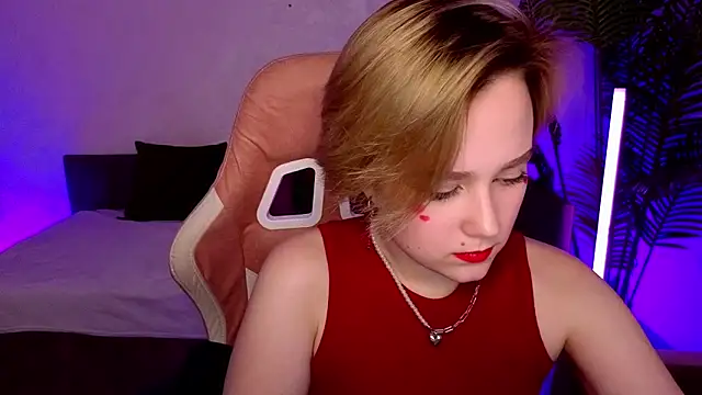 Snapshot of Ellie_Heavenly chatting on 02-10-26, 08:24 Ellie Heavenly online show from 02-10-26, 08:24