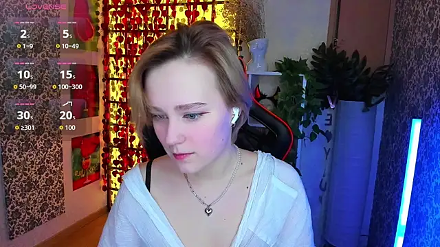 Snapshot of Ellie_Heavenly chatting on 03-01-26, 02:00 Ellie Heavenly online show from 03-01-26, 02:00