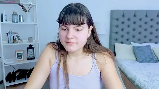 Snapshot of Miss__Poly chatting on 02-08-26, 01:42 Miss Poly online show from 02-08-26, 01:42