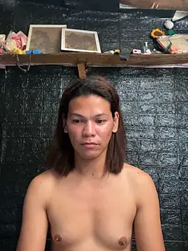 Snapshot of HugeAgatha chatting on 02-17-26, 07:27 HugeAgatha online show from 02-17-26, 07:27