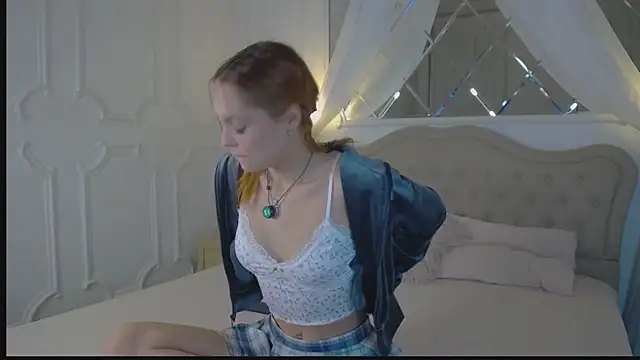 Snapshot of AvaLarson chatting on 02-04-26, 01:17 AvaLarson online show from 02-04-26, 01:17