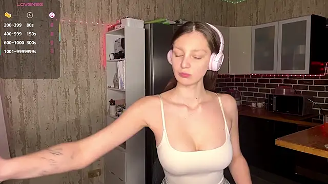 Snapshot of ChrisAmott chatting on 02-08-26, 04:26 ChrisAmott online show from 02-08-26, 04:26