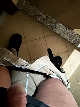 Snapshot of couple1508 chatting on 01-12-26, 04:14 couple1508 online show from 01-12-26, 04:14