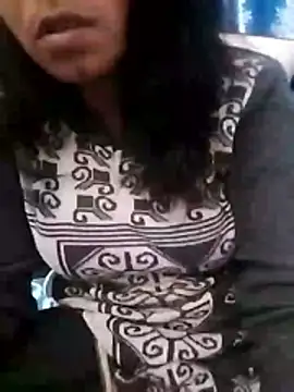 Snapshot of yaminicamms chatting on 01-14-26, 04:21 yaminicamms online show from 01-14-26, 04:21