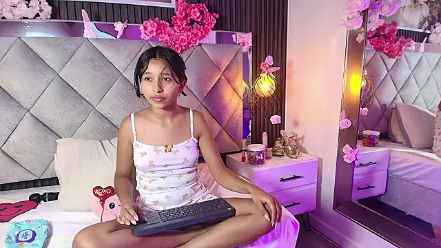 Real virgin Pussy online show from 02-15-26, 05:41
