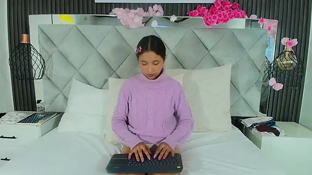 Real virgin Pussy online show from 05-29-26, 06:36