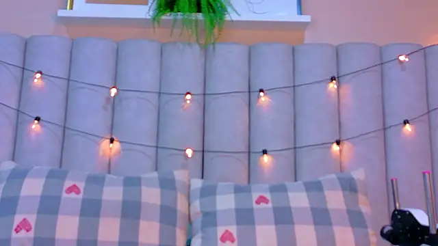 ChloeeMiller   online show from 02-22-26, 11:34