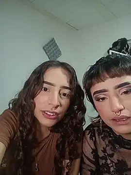 AlexxaAndRileyy online show from 06-04-26, 05:28