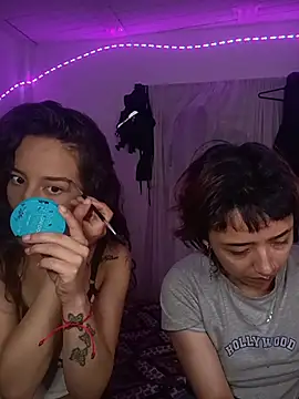 Snapshot of AlexxaAndRileyy chatting on 06-28-26, 04:57 AlexxaAndRileyy online show from 06-28-26, 04:57