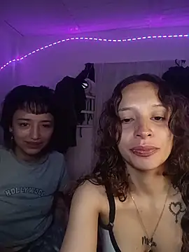 Snapshot of AlexxaAndRileyy chatting on 06-29-26, 04:17 AlexxaAndRileyy online show from 06-29-26, 04:17