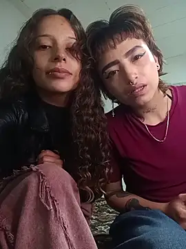 AlexxaAndRileyy online show from 05-01-26, 03:11