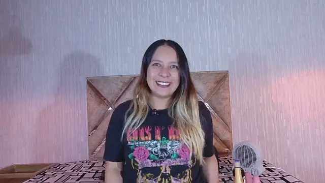 Snapshot of sami_1_8 chatting on 06-15-26, 04:17 sami 1 8 online show from 06-15-26, 04:17