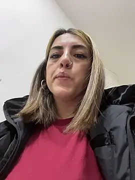 Snapshot of Paulinaa_bella chatting on 02-13-26, 04:51 Paulinaa bella online show from 02-13-26, 04:51